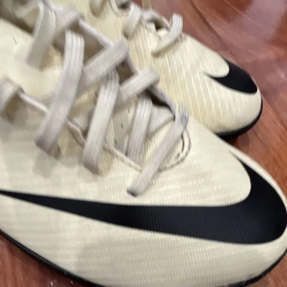 Nike Mercurial Kids Unisex Turf Soccer Shoes Cleats Lace-Up White/Black size 6Y